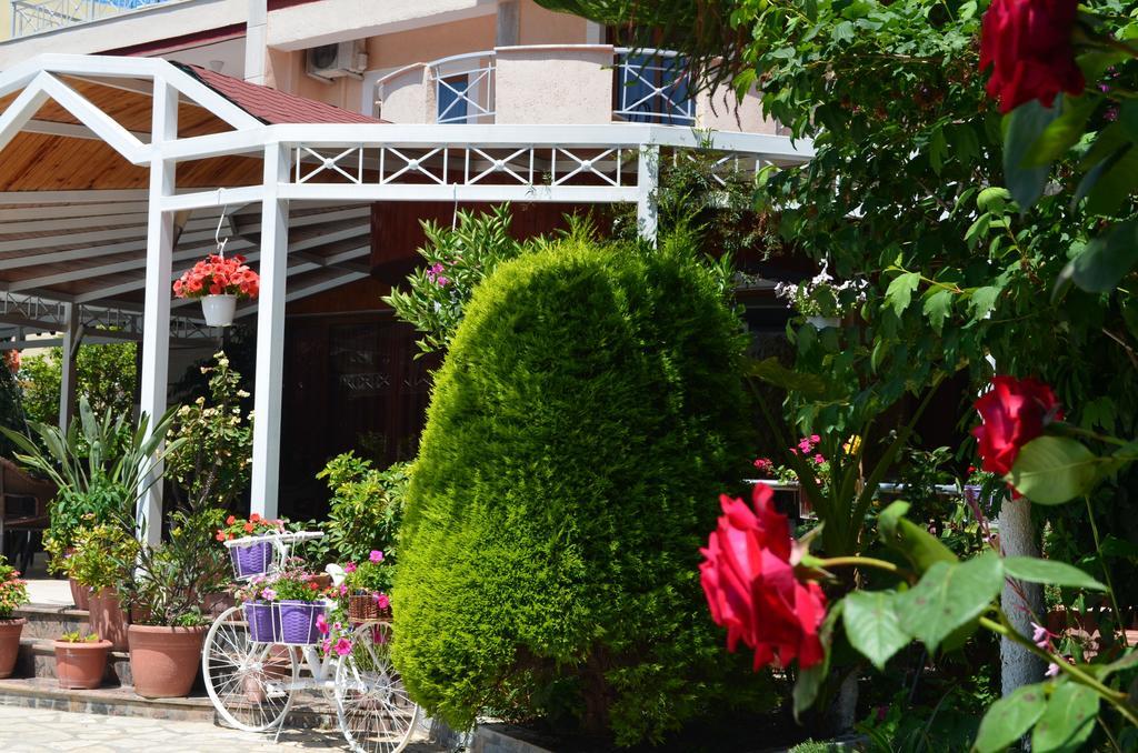 Jb Hotel Саранда Экстерьер фото