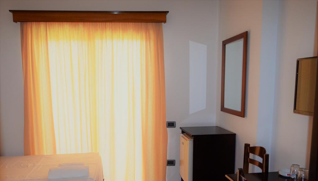 Jb Hotel Саранда Экстерьер фото