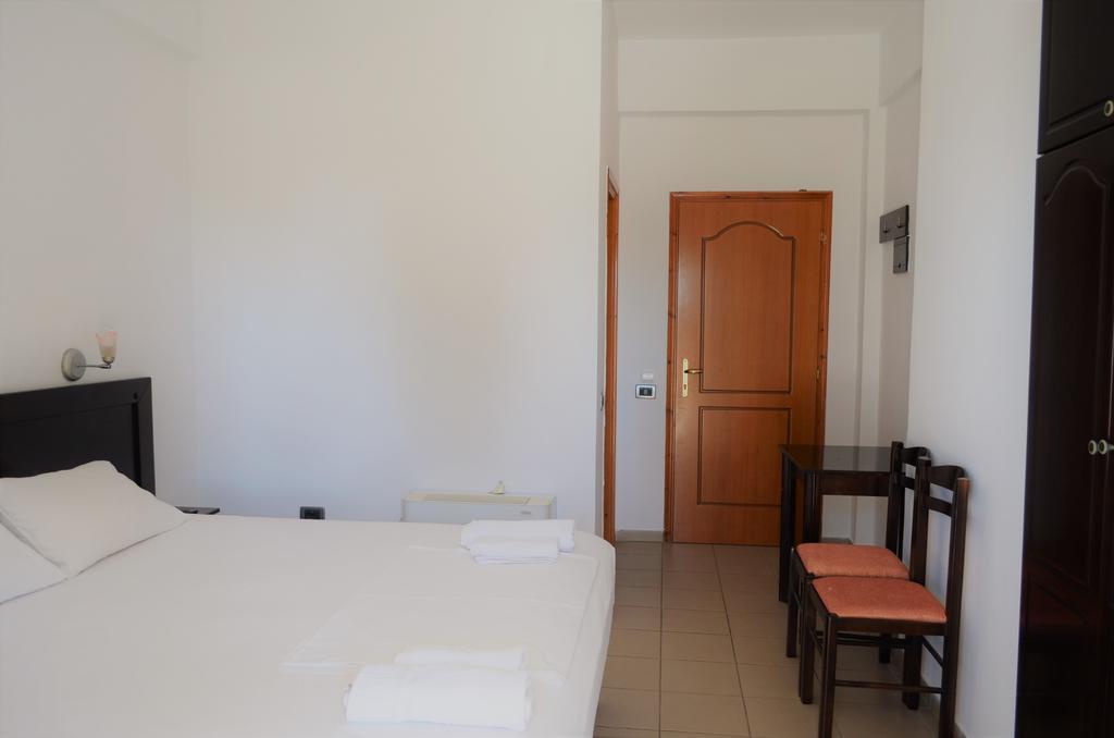 Jb Hotel Саранда Экстерьер фото