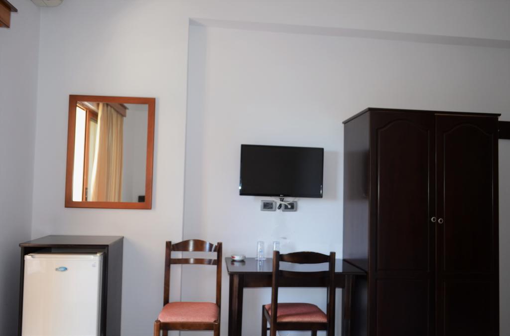 Jb Hotel Саранда Экстерьер фото