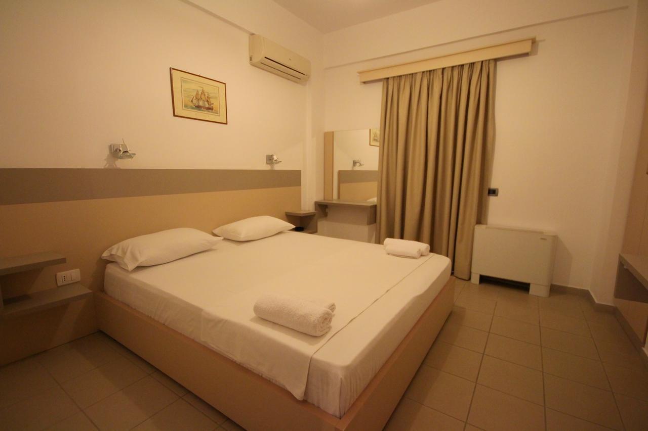 Jb Hotel Саранда Экстерьер фото