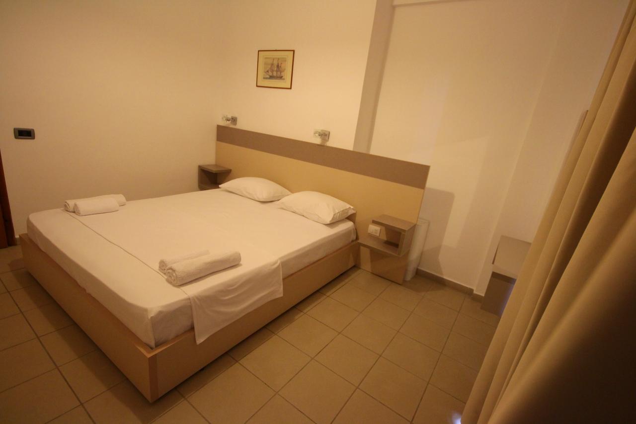 Jb Hotel Саранда Экстерьер фото